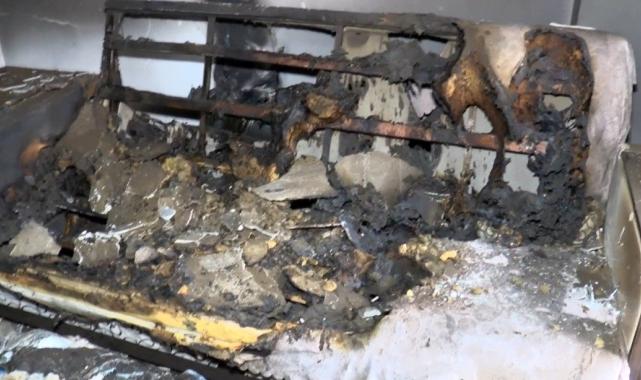 Evden çıkarılmak istenen kiracı evi yakıp kaçtı