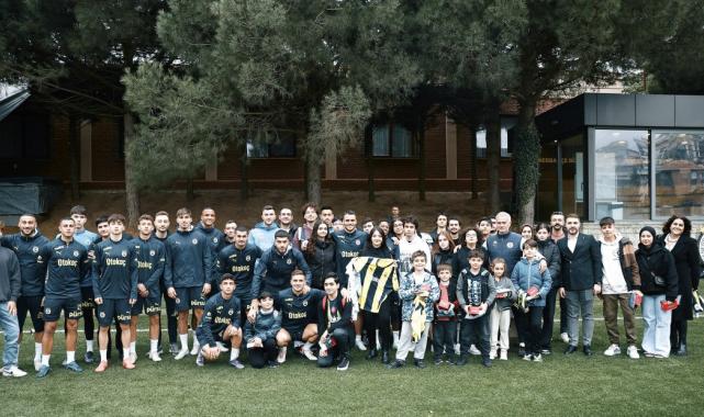 Fenerbahçe, burs verdiği çocukları konuk etti