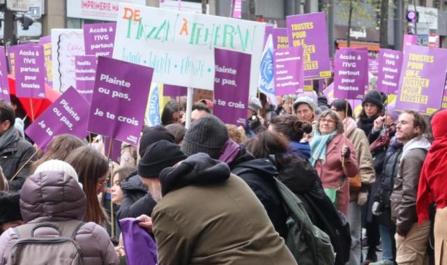 Fransa'da binlerce kişi kadına yönelik şiddete karşı yürüdü