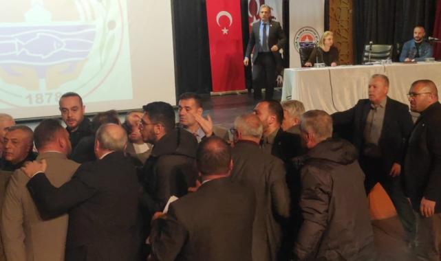 Gemlik Belediye Meclisi'nde "teröre hayır" pankartı gerginliği