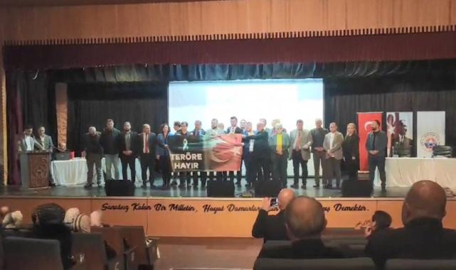 Gemlik Belediye Meclisi'nde "teröre hayır" pankartı gerginliği