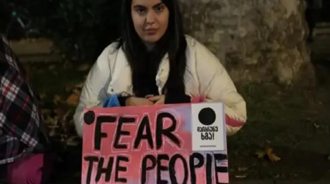 Gürcistan'da seçim sonuçlarına protesto: Caddeyi kapatıp çadır kurdular