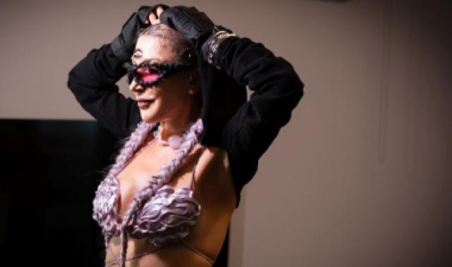 Hande Yener'den 'pozitif' çağrı... Kız çocukları için adalet istedi