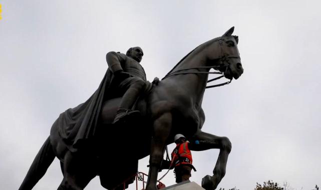 İstanbul Büyükşehir Belediyesi'nden heykel bakımı