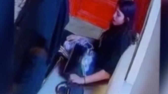 İstanbul'da camide namaz kılan kadına hırsızlık şoku