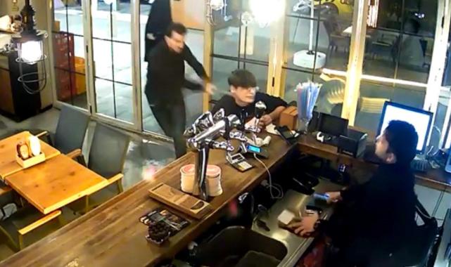 İstanbul'da eski iş yerine sopalı saldırı