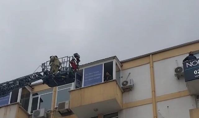 İstanbul'da iş yeri alevlere teslim oldu: 10 işçi kurtarıldı