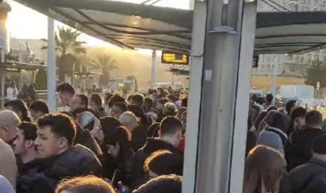 İstanbul'da toplu ulaşım çilesi: Tramvay duraklarında yoğunluk yaşandı