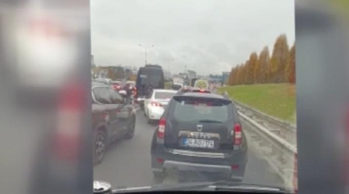 İstanbul&#039;da trafik magandaları ambulansa yol vermedi