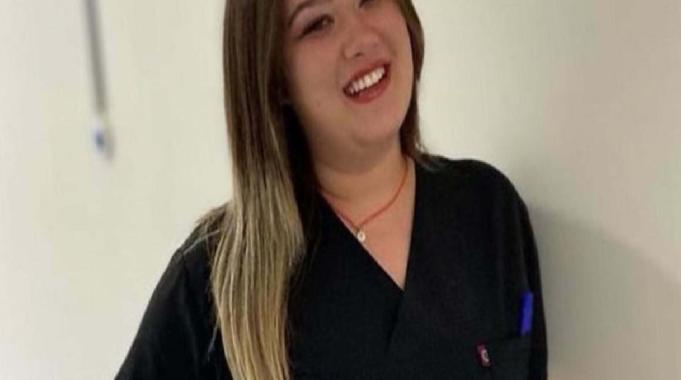 İzmir&#039;de karşıdan karşıya geçerken araba çarptı