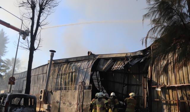 İzmir'de kimya fabrikasında yangın ve patlama: 2 yaralı