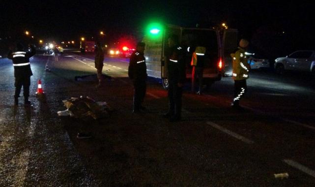 Malatya'da yolun karşısına geçmeye çalışanlara çarpıp kaçtı: 2 ölü 1 yaralı