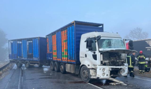 Manisa'da yağış ve sis kazaları beraberinde getirdi! Sürücüler uyarıldı!