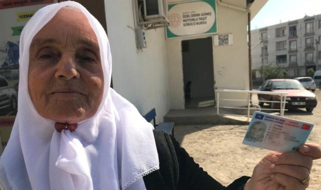 Mardin'de 76 yaşındaki Müzeyyen Teyze ehliyetini aldı