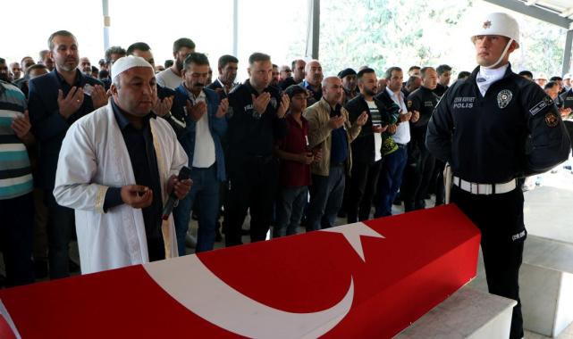 Mardin'de geçirdiği kalp krizi sonrası yaşamını yitiren polis memuru Erol Koyun'a yürek burkan veda