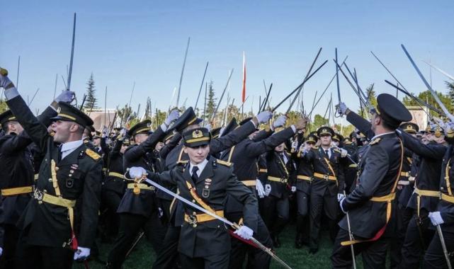 MSB'den "teğmenlerin kılıçlı yemini" hakkında açıklama: Mesele disiplinsizlik