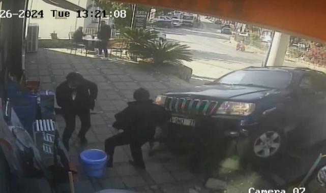 Muğla'daki kazada cip mağazaya daldı