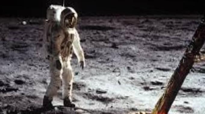 NASA duyurdu: Astronotlar 50 yıl aradan sonra Ay&#039;a inecek