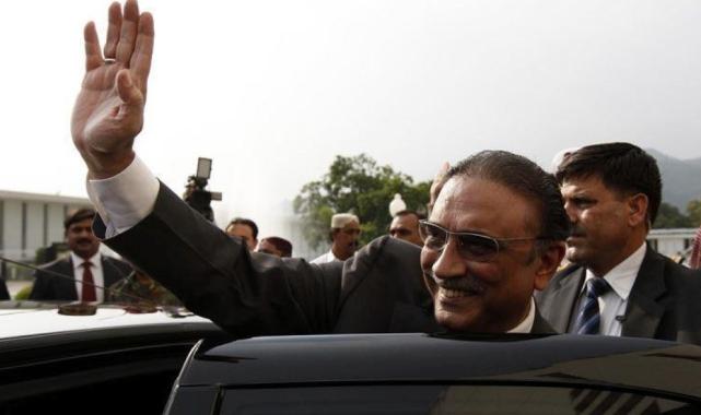 Pakistan Cumhurbaşkanı Zardari'nin bacağı kırıldı