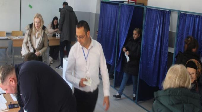 Romanya’da halk cumhurbaşkanlığı seçimi için sandık başında