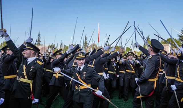 Sadece teğmenler değil: Sıralı komutanlara da ihraç talebi