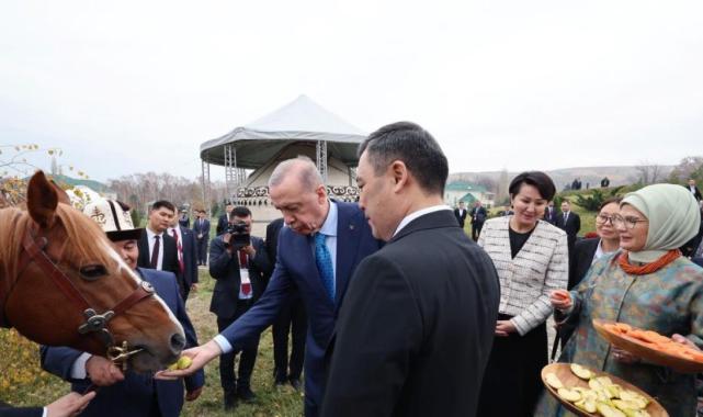 Sadır Caparov, Cumhurbaşkanı Erdoğan'a at hediye etti
