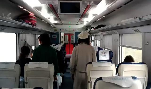 Samsun-Sivas seferini yapan tren 09.05’te durdu, yolcular saygı duruşunda bulundu