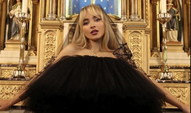Şarkıcı Sabrina Carpenter'ın klip çektiği kilisenin rahibi kovuldu
