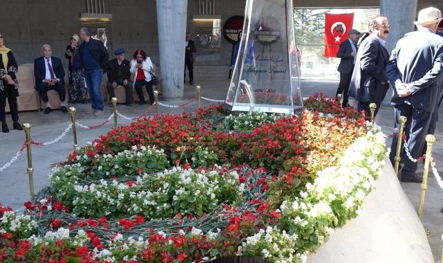 Süleyman Demirel, doğumunun 100. yılında mezarı başında anıldı