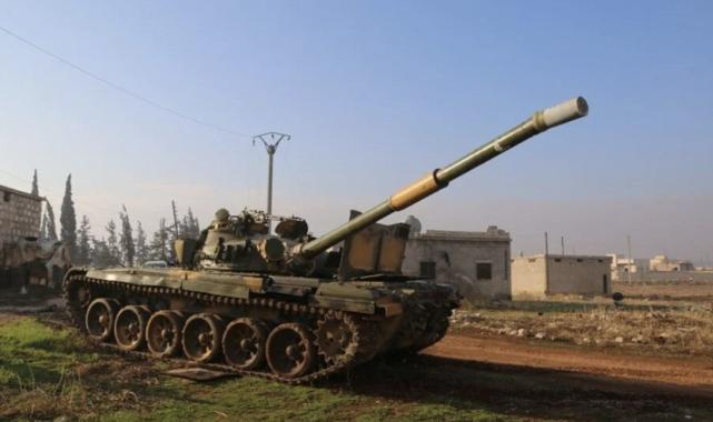 Suriye'de Serakib'i ele geçiren muhalifler, binalara Türk bayrağı astı