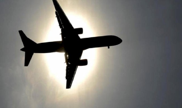 ABD'den Haiti'ye giden yolcu uçağı, inişe geçtiği sırada kurşunların hedefi oldu