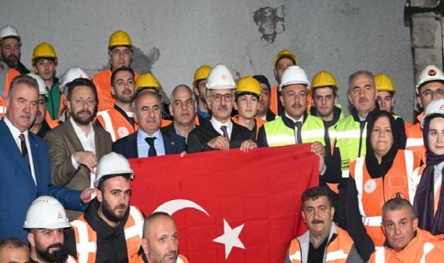 Abdulkadir Uraloğlu da katıldı: Çamlıhemşin Tüneli Işık Görme Töreni