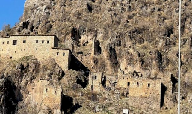 Hakkari'de 400 yıllık geçmişe sahip olan 7 kale evi restore ediliyor