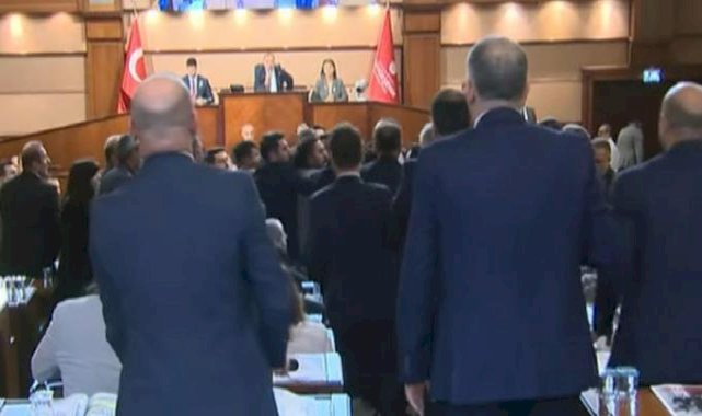 İBB Meclisi'nde tartışmaların fitili ateşlendi: Kavgada yumruklar konuştu