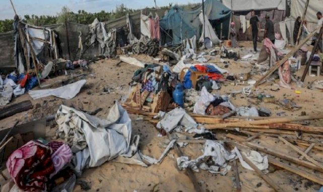 İsrail, Gazze'de sığınmacıların kaldığı çadırı bombaladı