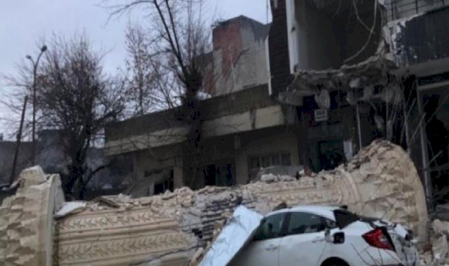 Kahramanmaraş'ta üzerine minare devrilen evdeki zararı Diyanet Vakfı karşılayacak