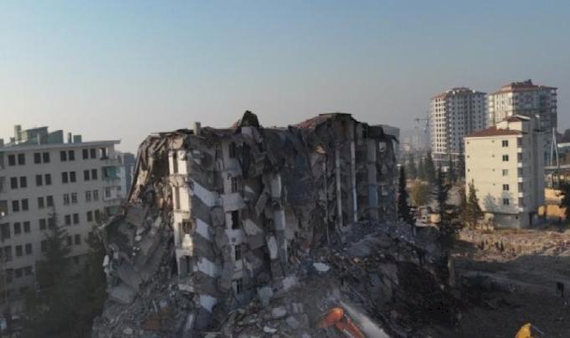 Malatya'da 5 katlı bina korna sesi ile yıkıldı