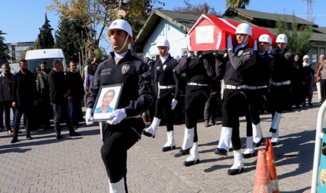 Mardin'de geçirdiği kalp krizi sonrası yaşamını yitiren polis memuru Erol Koyun'a yürek burkan veda
