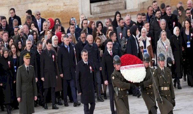 Milli Eğitim Bakanı Yusuf Tekin, tüm illerden gelen öğretmenlerle Anıtkabir'i ziyaret etti