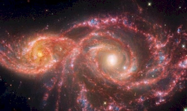 NASA kanlı gözlere benzeyen iki galaksiyi görüntüledi