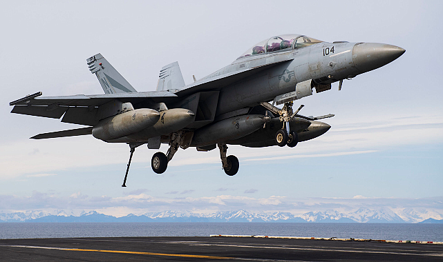 ABD ordusu Kızıldeniz'de kendi uçağını vurdu