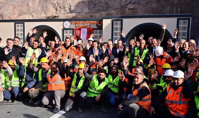 Abdulkadir Uraloğlu duyurdu: Hakkari-Yüksekova arası 25 dakika kısalıyor