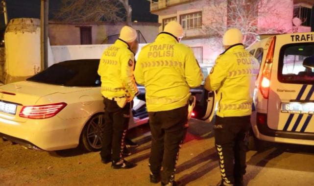 Aksaray'da alkollü sürücüyle polisin imtihanı kameraya yansıdı