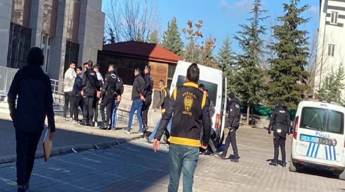 Aksaray'da dedenin tüfekle vurulduğu gençlerin kız kavgasında 4 tutuklama