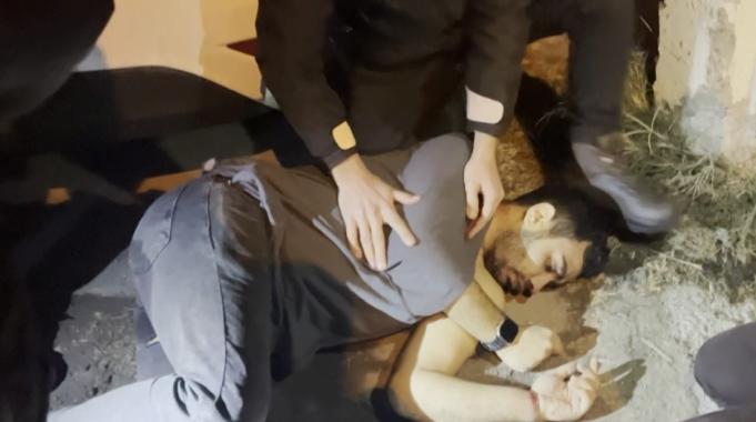 Aksaray&#039;da yasak aşkının kocasına yakalanınca balkondan atlayan genç öldü