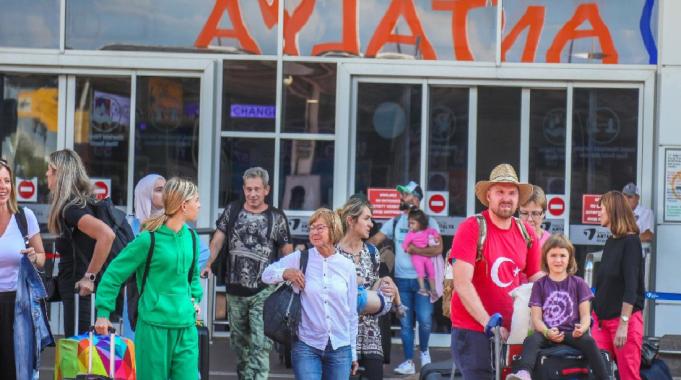 Antalya, 10 yılda 112 milyon 722 bin turist ağırladı