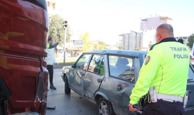 Antalya'da babasının kaza yaptığını öğrendiği an oğlu da yayaya çarptı