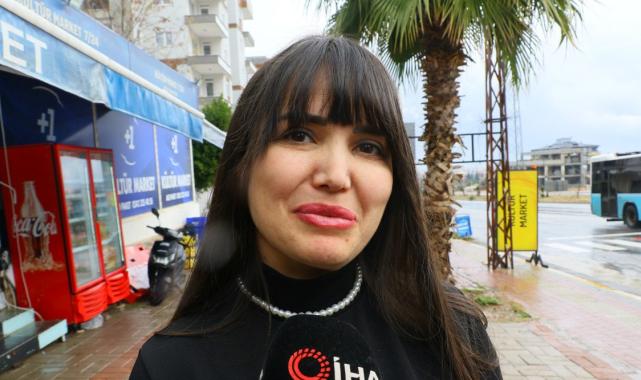 Antalya'da hırsızlık yapan şahıslar ayılınca markete gelerek ürünlerin parasını ödedi