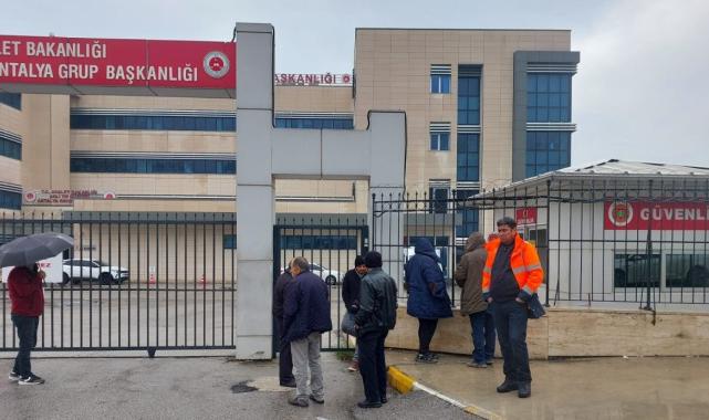 Antalya'da kızının eski sevgilisini bıçaklayarak öldürdü