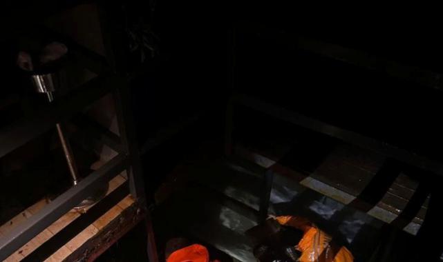 Antalya'da zemin kırıldı: 180 kilo ağırlığındaki aşçıbaşı boşluğa düştü! 1 saatte kurtarıldı